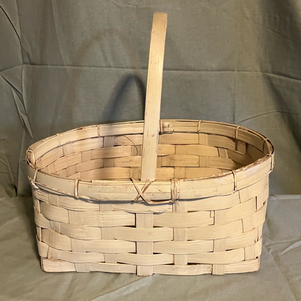 VINTAGE WOVEN WICKER BASKET